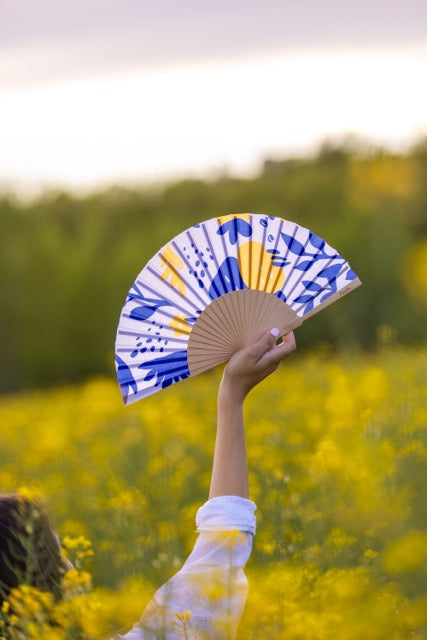 Fan of blue and yellow flowers