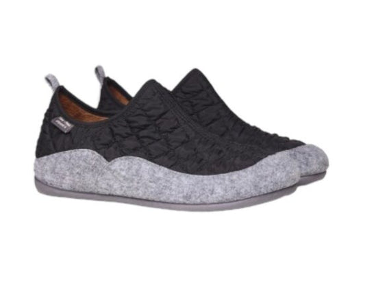 Nil house slipper in black felt 